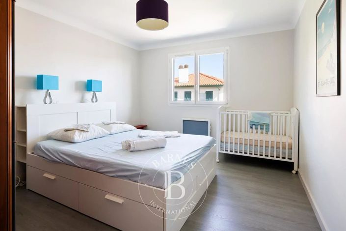 Image No.11-8 Bed House for sale