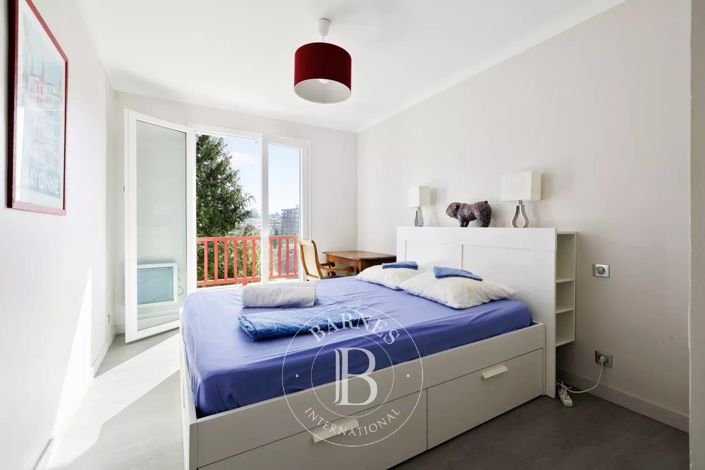 Image No.16-8 Bed House for sale