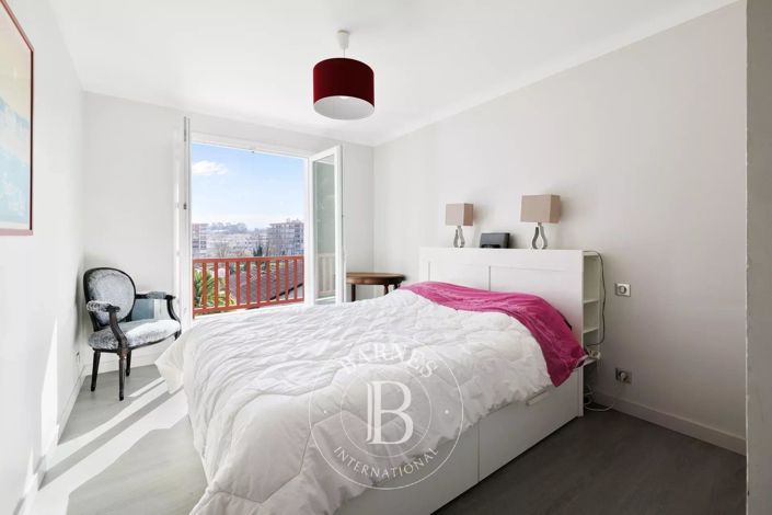 Image No.17-8 Bed House for sale