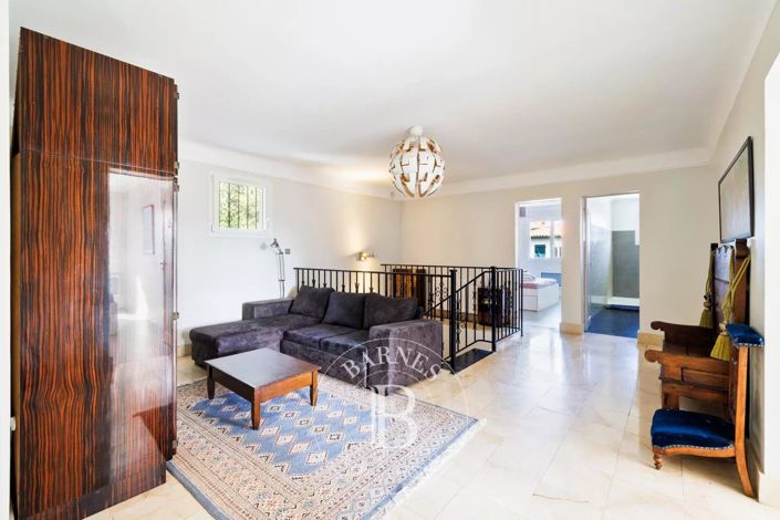 Image No.19-8 Bed House for sale