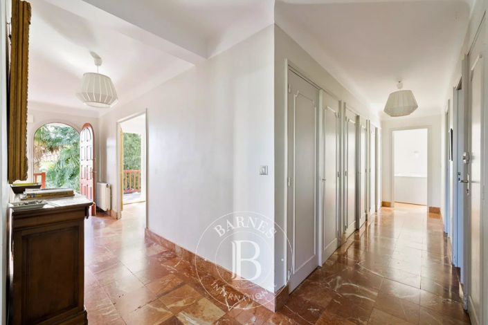 Image No.21-8 Bed House for sale