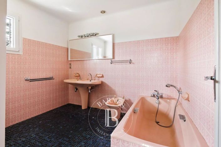 Image No.25-8 Bed House for sale