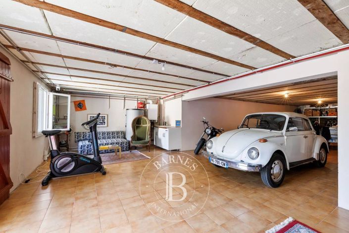 Image No.27-8 Bed House for sale