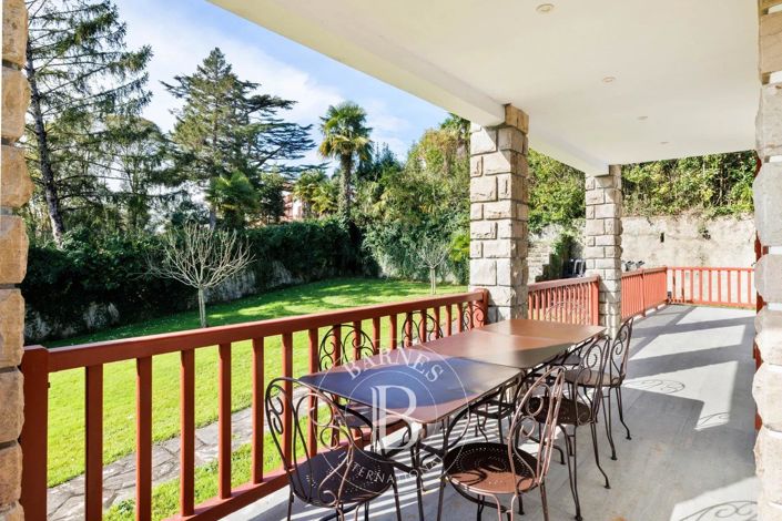 Image No.3-8 Bed House for sale