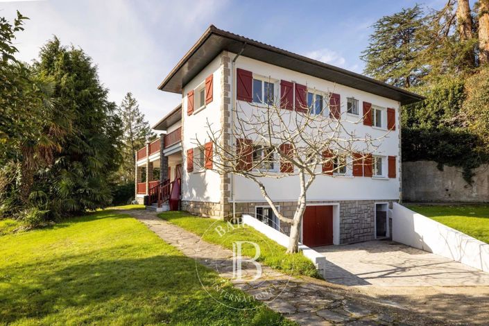 Image No.30-8 Bed House for sale