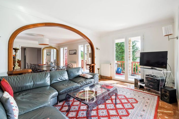 Image No.4-8 Bed House for sale