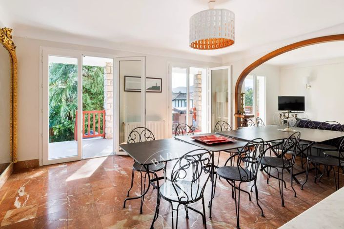 Image No.7-8 Bed House for sale