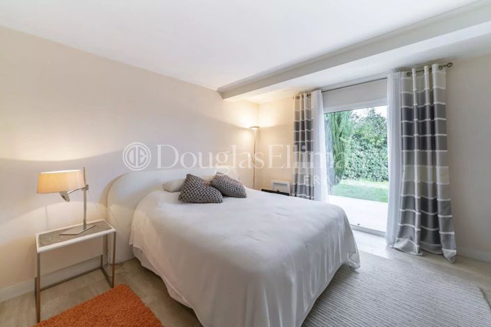 Image No.10-4 Bed House for sale