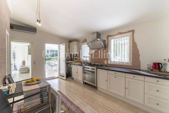 Image No.8-4 Bed House for sale