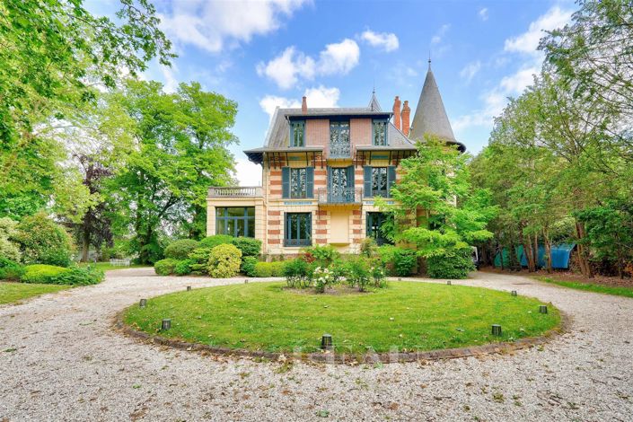 Image No.1-6 Bed House for sale