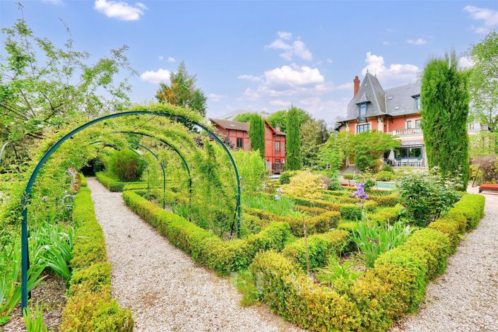 Image No.10-6 Bed House for sale