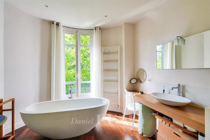 Image No.17-6 Bed House for sale