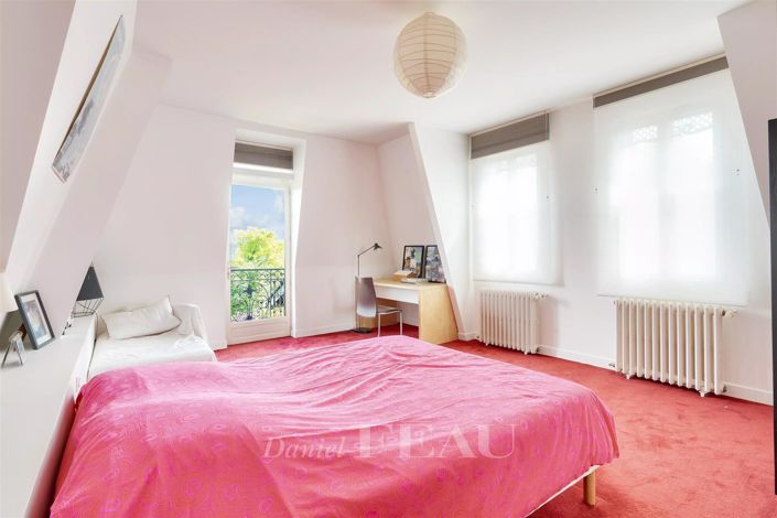 Image No.18-6 Bed House for sale