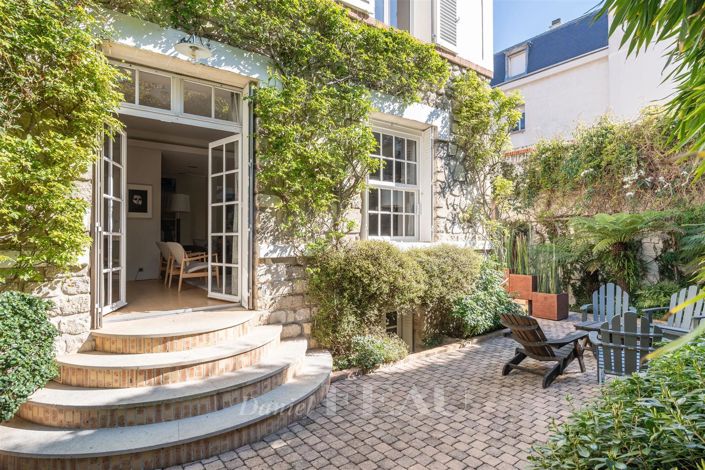 Image No.1-5 Bed House for sale