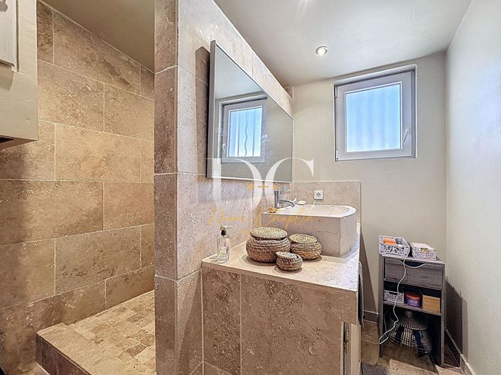 Image No.16-5 Bed House for sale