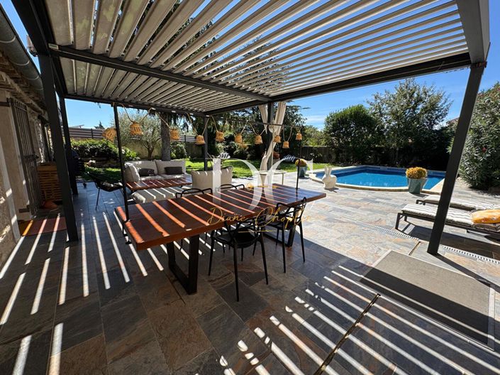 Image No.6-5 Bed House for sale