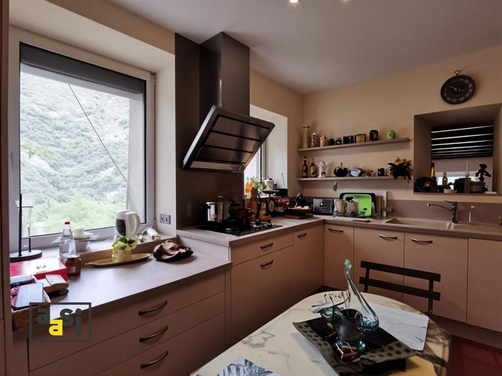 Image No.8-2 Bed House for sale