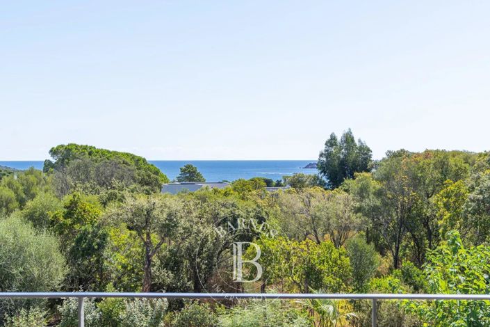 Image No.12-4 Bed House for sale