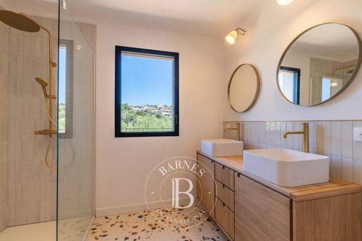 Image No.14-4 Bed House for sale