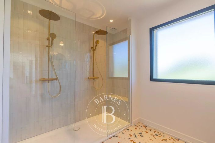 Image No.15-4 Bed House for sale