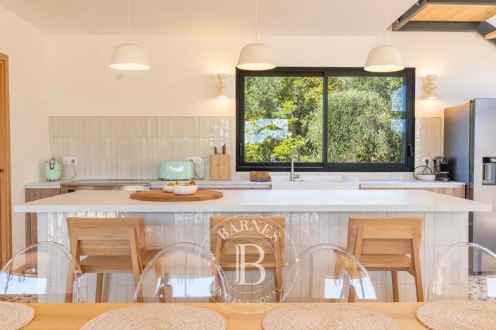 Image No.8-4 Bed House for sale