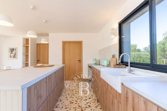 Image No.9-4 Bed House for sale