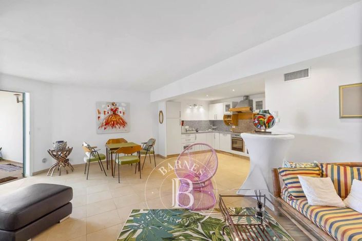 Image No.12-6 Bed House for sale