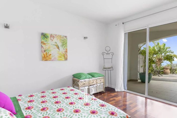 Image No.8-6 Bed House for sale