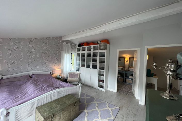 Image No.10-3 Bed House for sale