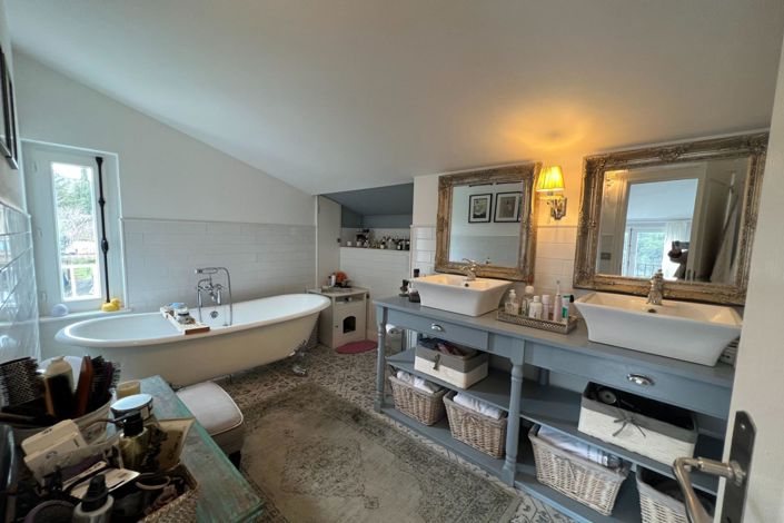 Image No.11-3 Bed House for sale