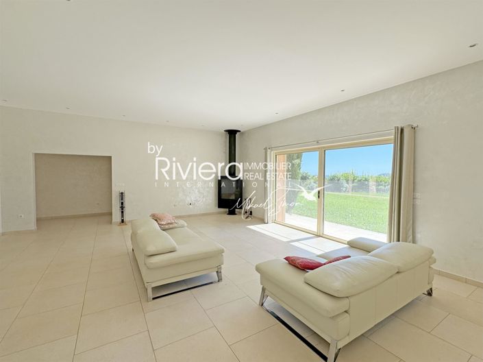 Image No.10-6 Bed House for sale