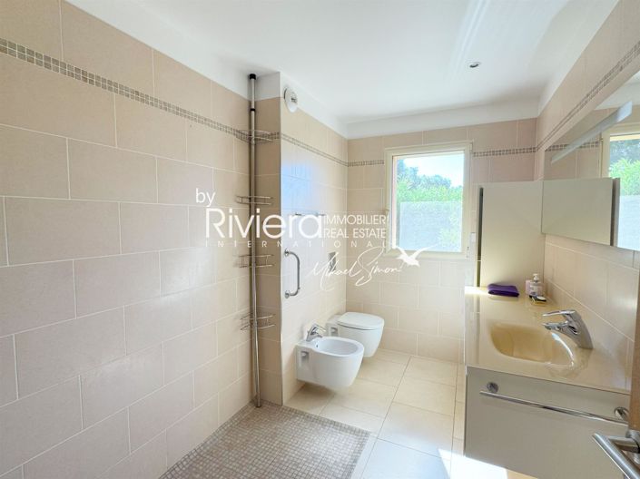 Image No.18-6 Bed House for sale