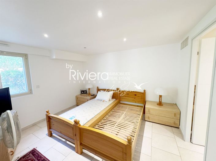 Image No.27-6 Bed House for sale