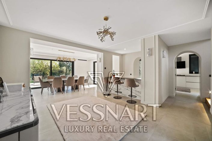 Image No.5-5 Bed House for sale