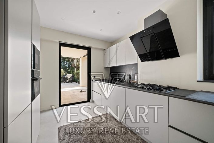 Image No.6-5 Bed House for sale