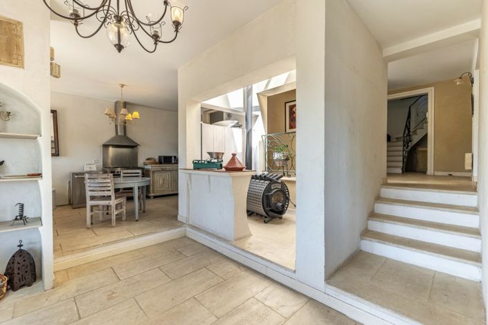 Image No.10-6 Bed House for sale