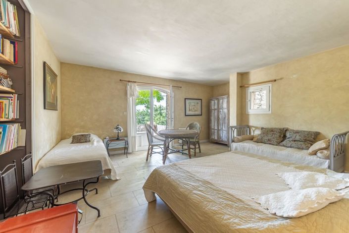 Image No.14-6 Bed House for sale