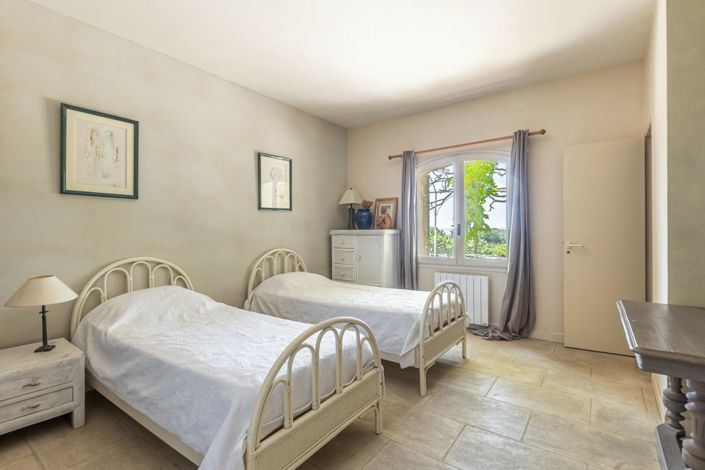 Image No.16-6 Bed House for sale