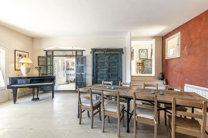 Image No.8-6 Bed House for sale