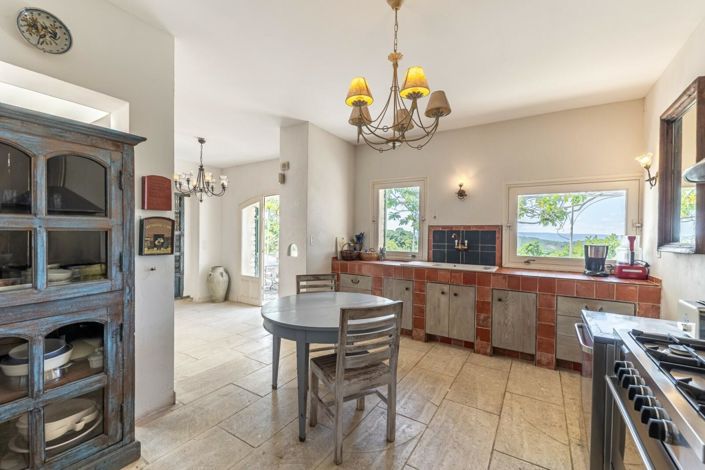 Image No.9-6 Bed House for sale