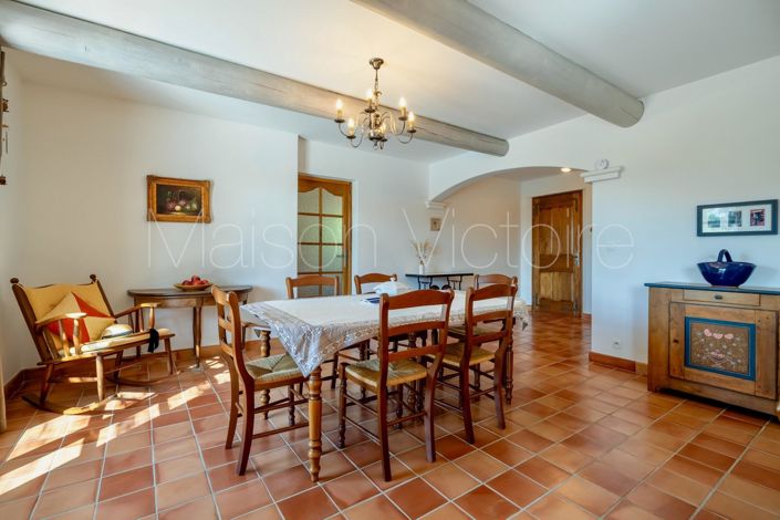 Image No.15-4 Bed House for sale