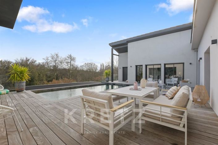 Image No.10-4 Bed House for sale