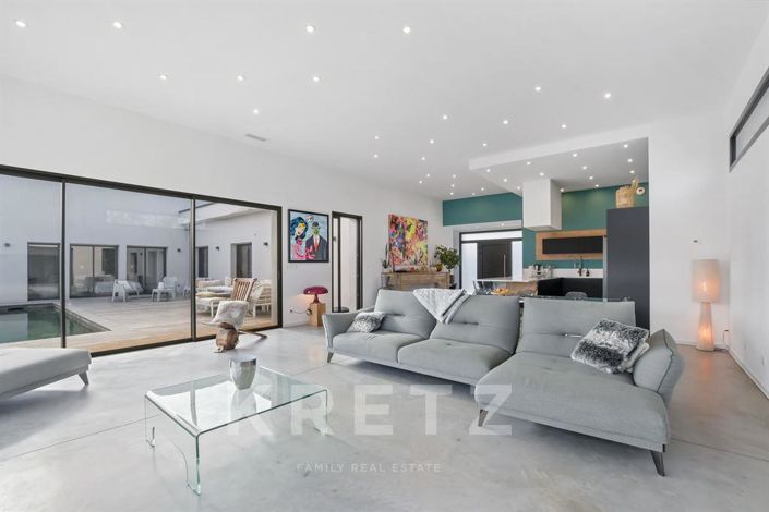 Image No.3-4 Bed House for sale