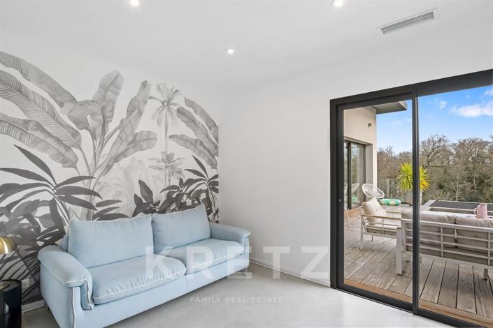 Image No.6-4 Bed House for sale