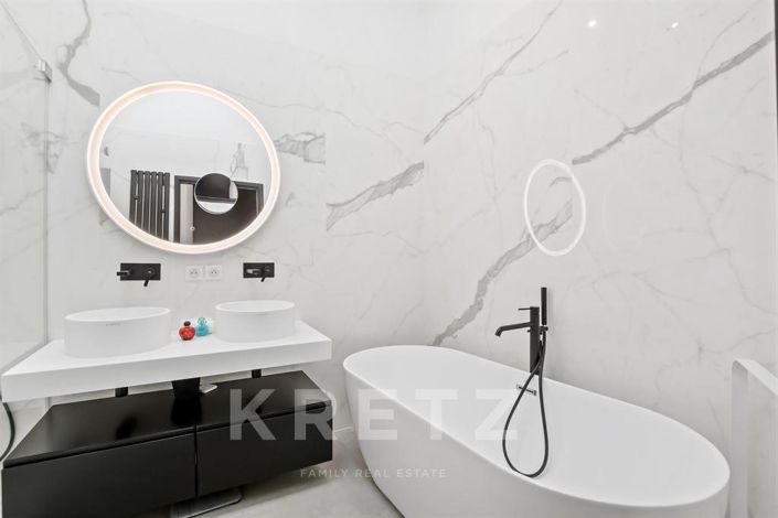 Image No.8-4 Bed House for sale