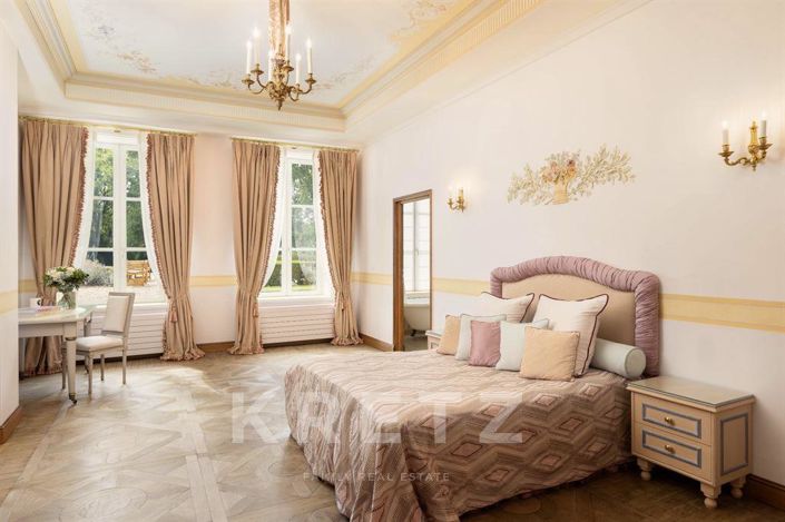 Image No.10-8 Bed House for sale