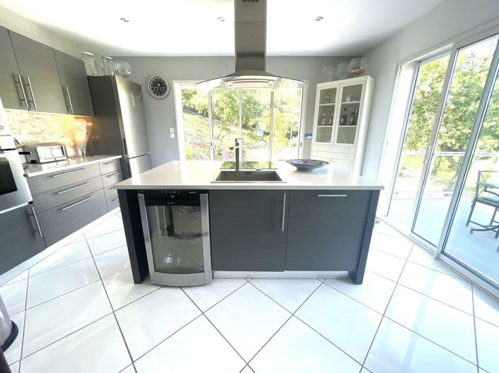 Image No.7-5 Bed House for sale