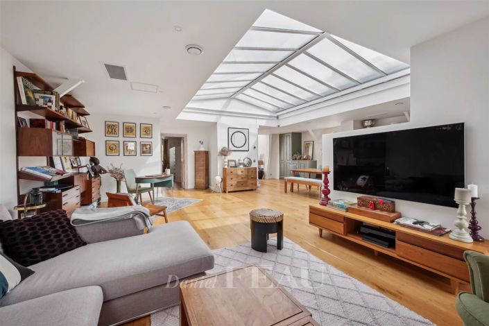 Image No.9-6 Bed House for sale