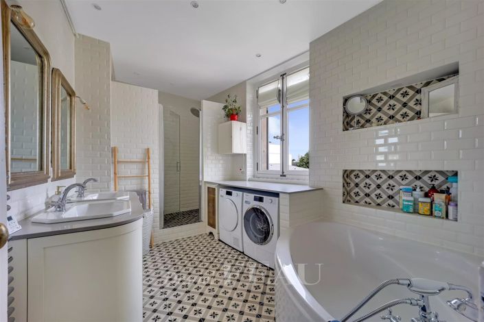 Image No.7-5 Bed Apartment for sale