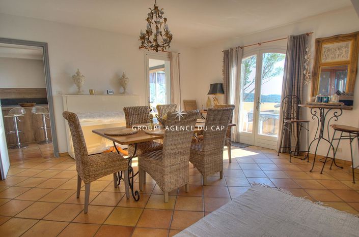 Image No.4-5 Bed House for sale